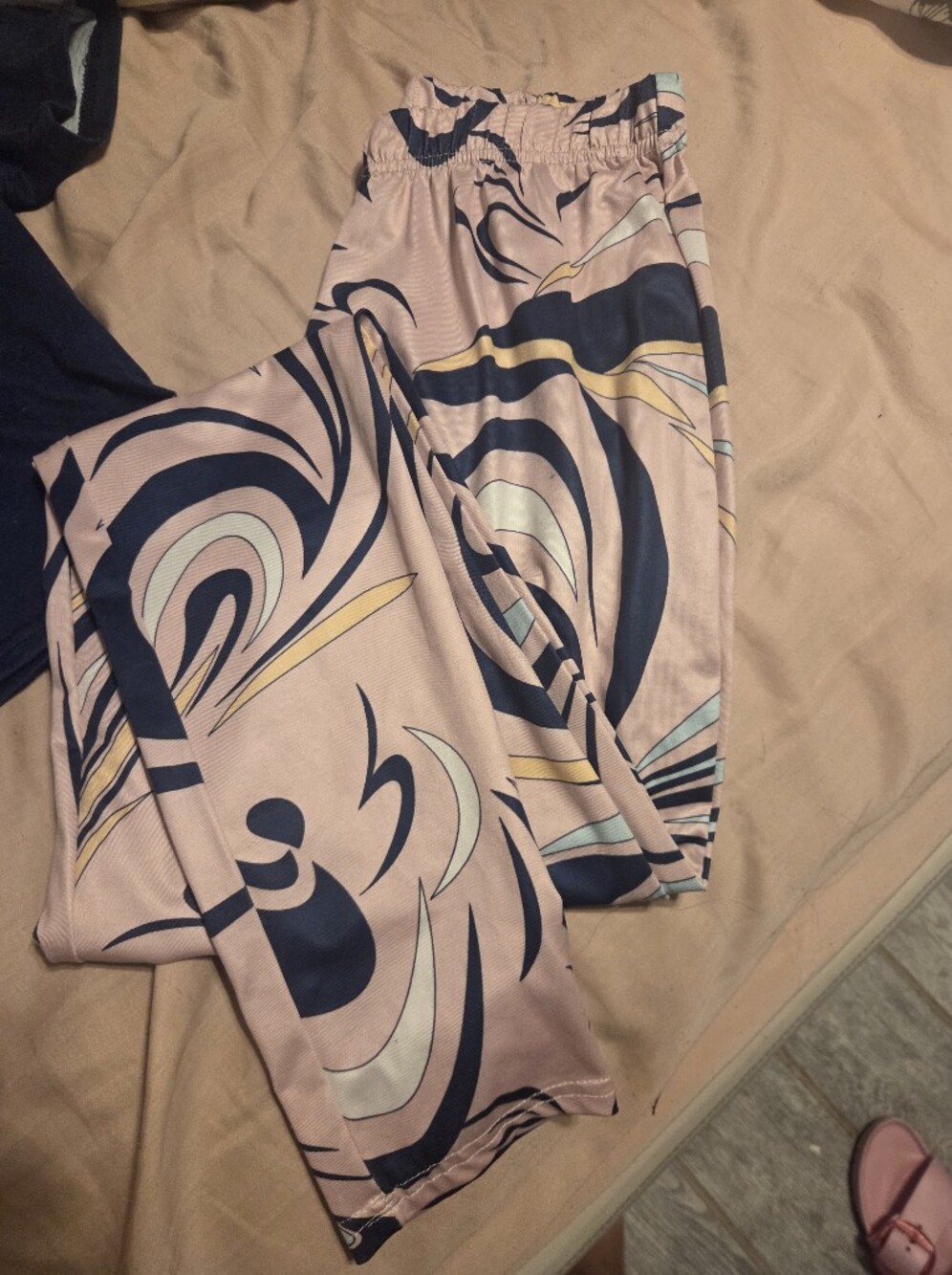 Emilio Pucci Navy Blue and Pink Graphic Crop Top - Picture 2 of 3